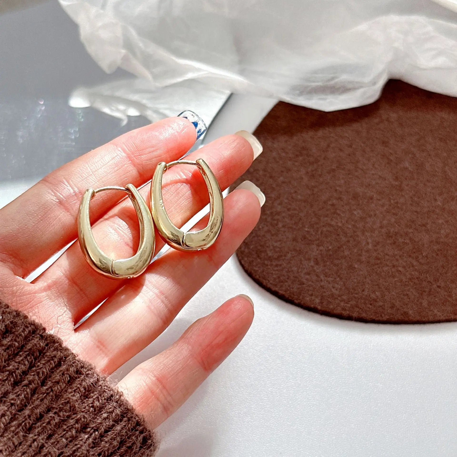 Fashion Vintage Gold Color U Earrings For Women Metal Earing Jewelry 2024 Trending Korean Silver Color Oval Hoop Earrings JN9