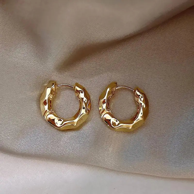 Fashion Vintage Gold Color U Earrings For Women Metal Earing Jewelry 2024 Trending Korean Silver Color Oval Hoop Earrings JN9