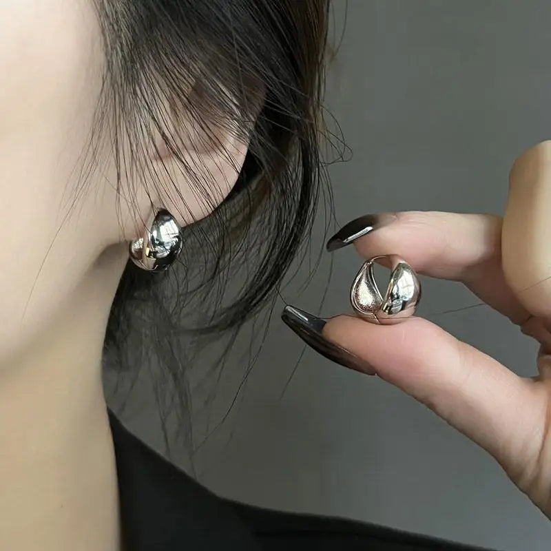 Fashion Vintage Gold Color U Earrings For Women Metal Earing Jewelry 2024 Trending Korean Silver Color Oval Hoop Earrings JN9
