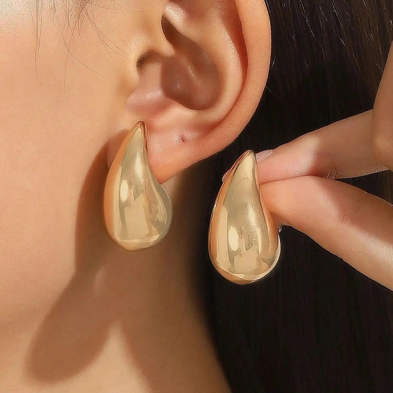 Fashion Vintage Gold Color U Earrings For Women Metal Earing Jewelry 2024 Trending Korean Silver Color Oval Hoop Earrings JN9