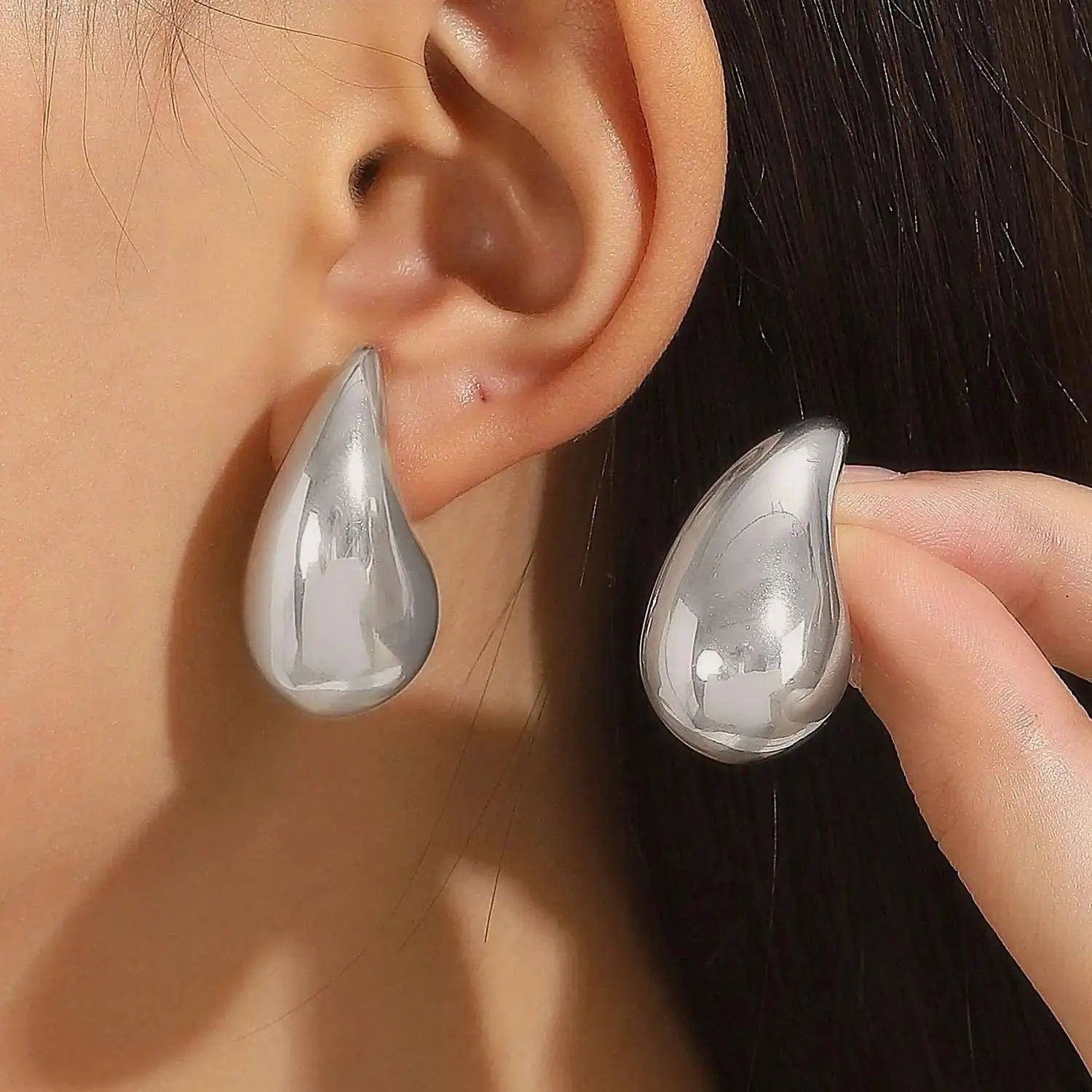 Fashion Vintage Gold Color U Earrings For Women Metal Earing Jewelry 2024 Trending Korean Silver Color Oval Hoop Earrings JN9