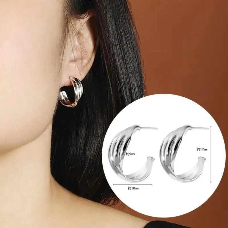 Fashion Vintage Gold Color U Earrings For Women Metal Earing Jewelry 2024 Trending Korean Silver Color Oval Hoop Earrings JN9