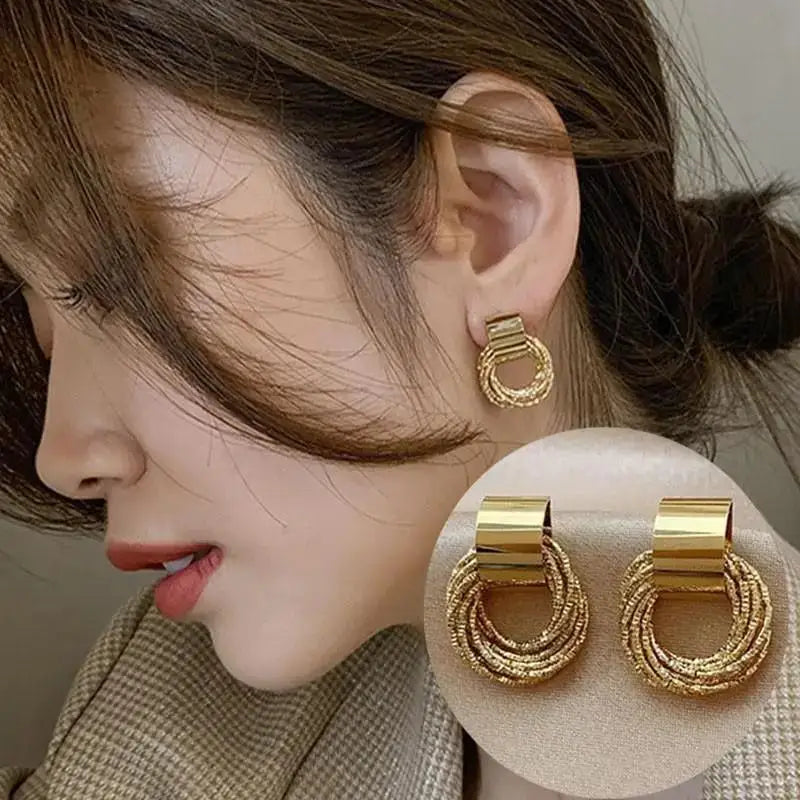 Fashion Vintage Gold Color U Earrings For Women Metal Earing Jewelry 2024 Trending Korean Silver Color Oval Hoop Earrings JN9